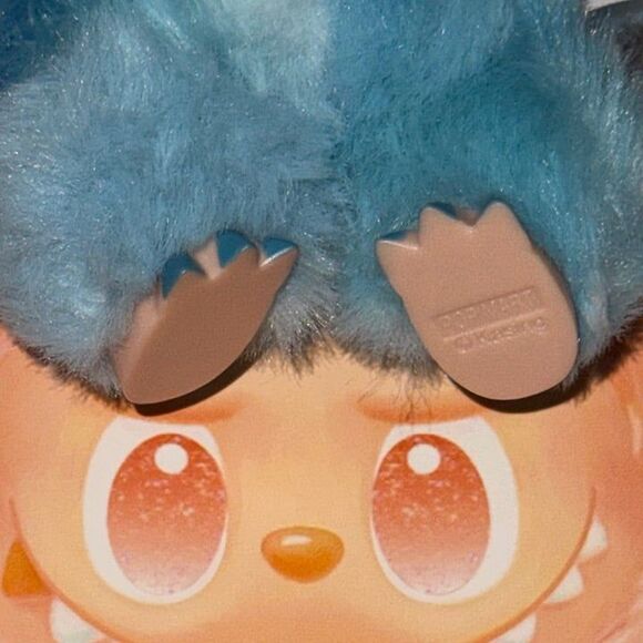 POP MART: HOPE LABUBU from THE MONSTERS Big Into Energy Series - Picture 4 of 6